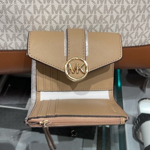 MICHAEL KORS
Carmen Medium Flap Bifold Faux Fur-Leather Wallet
Camel 
NWT - Picture 9 of 16